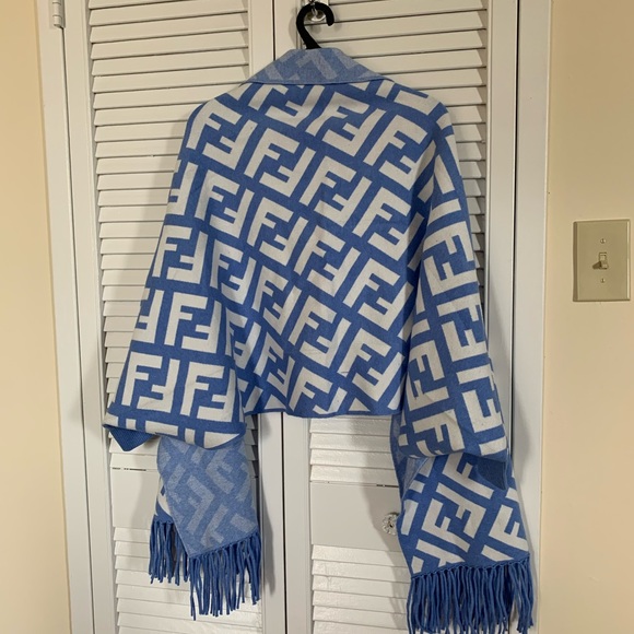 Wrap with sleeves - Picture 2 of 5